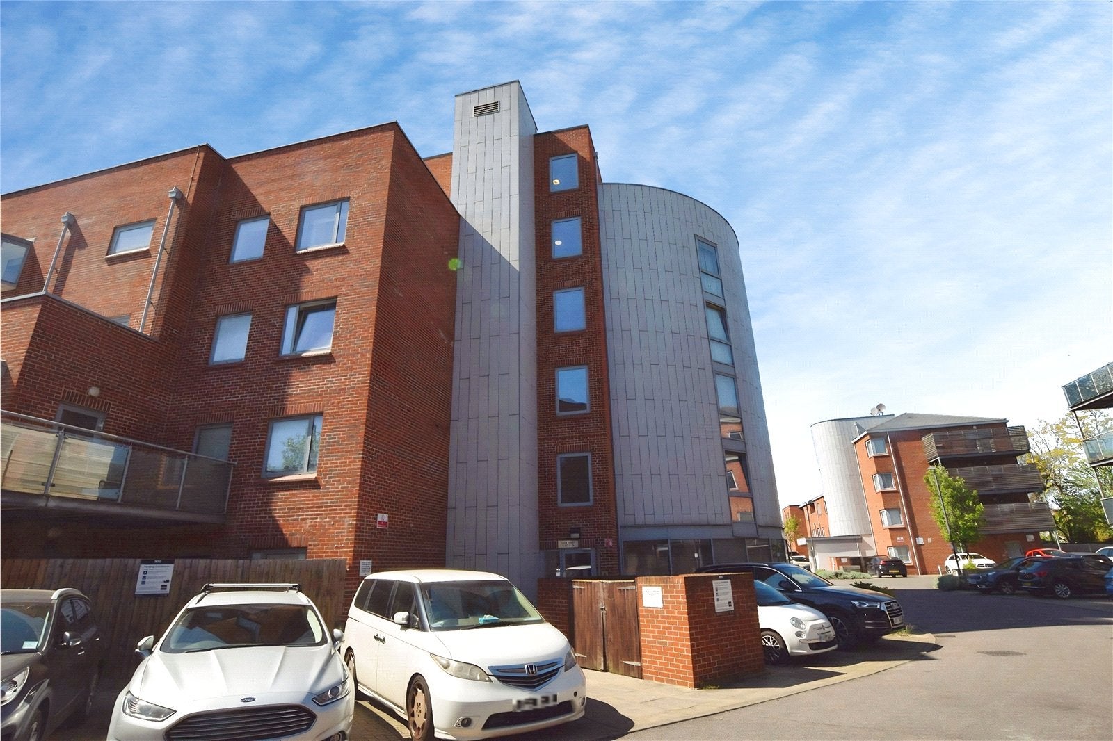 Flat Serpentine Close in Greater London