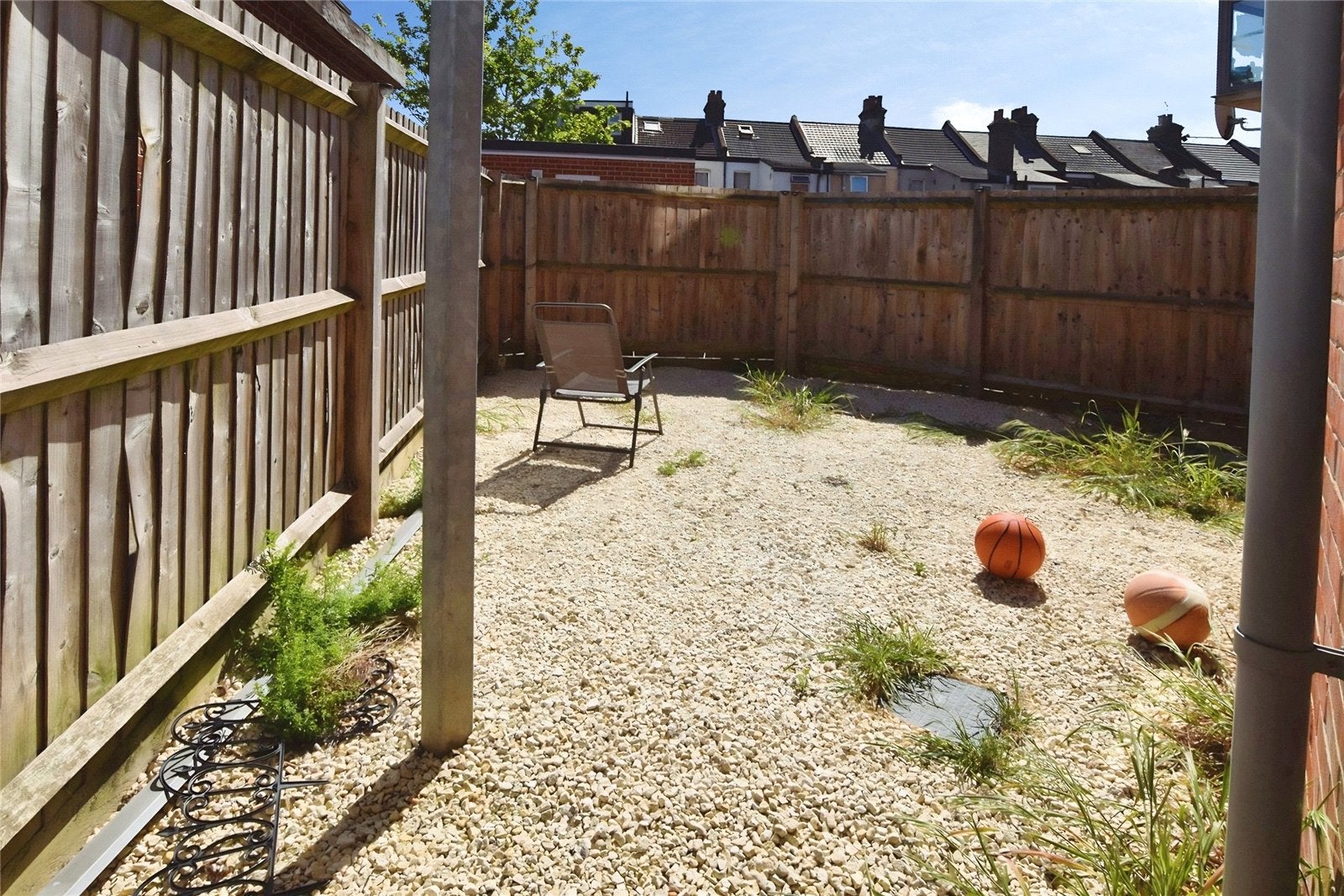 Flat Serpentine Close in Greater London