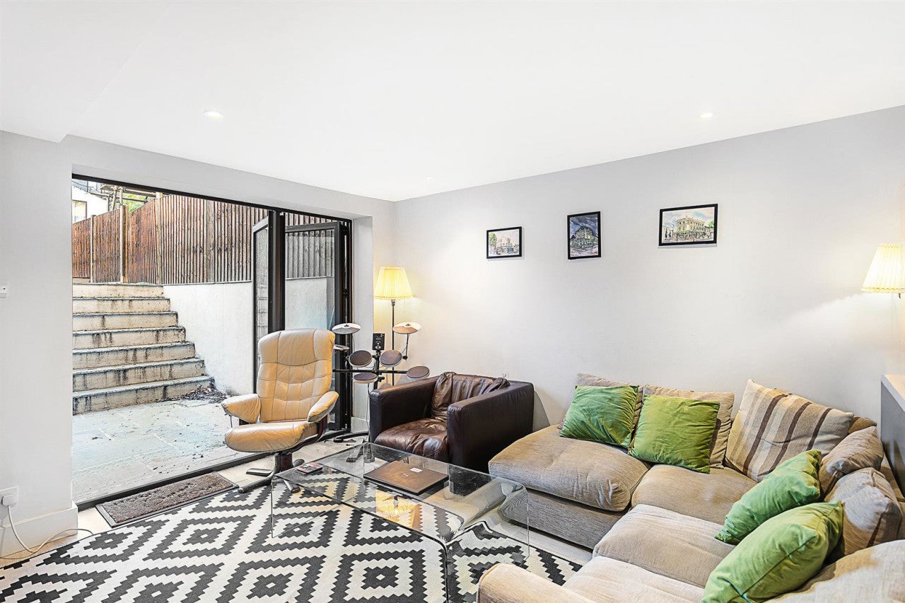 Flat Lordship Lane in Greater London