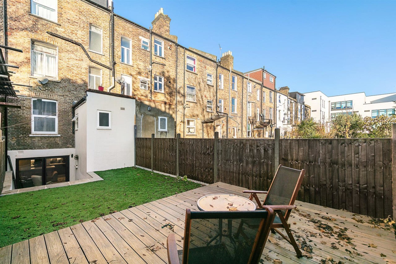 Flat Lordship Lane in Greater London
