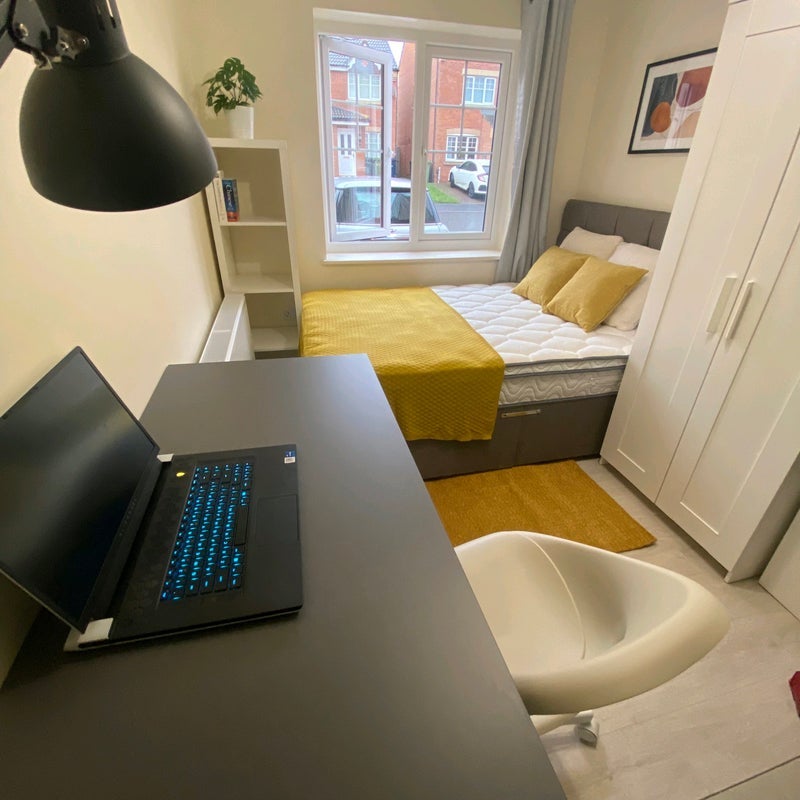 Room Ovett Gardens in Gateshead