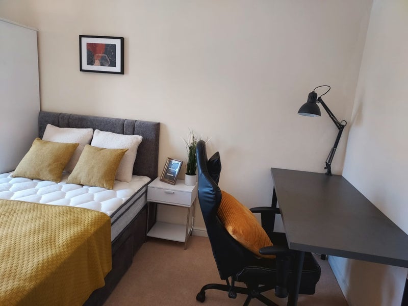 Room Ovett Gardens in Gateshead