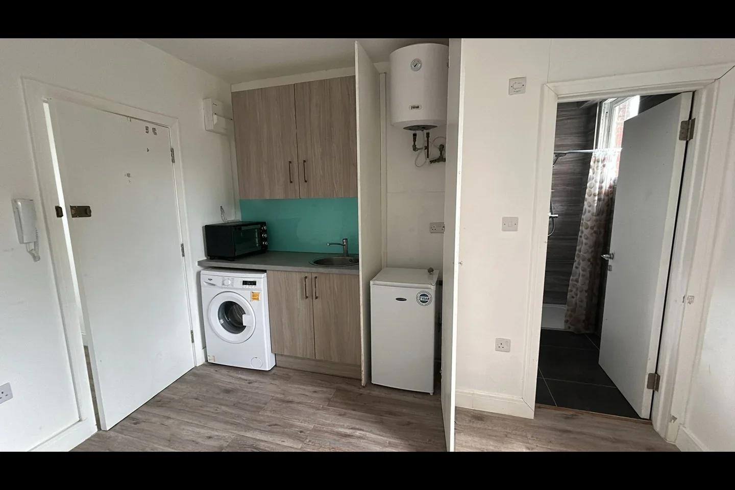 Room East End Road in Greater London
