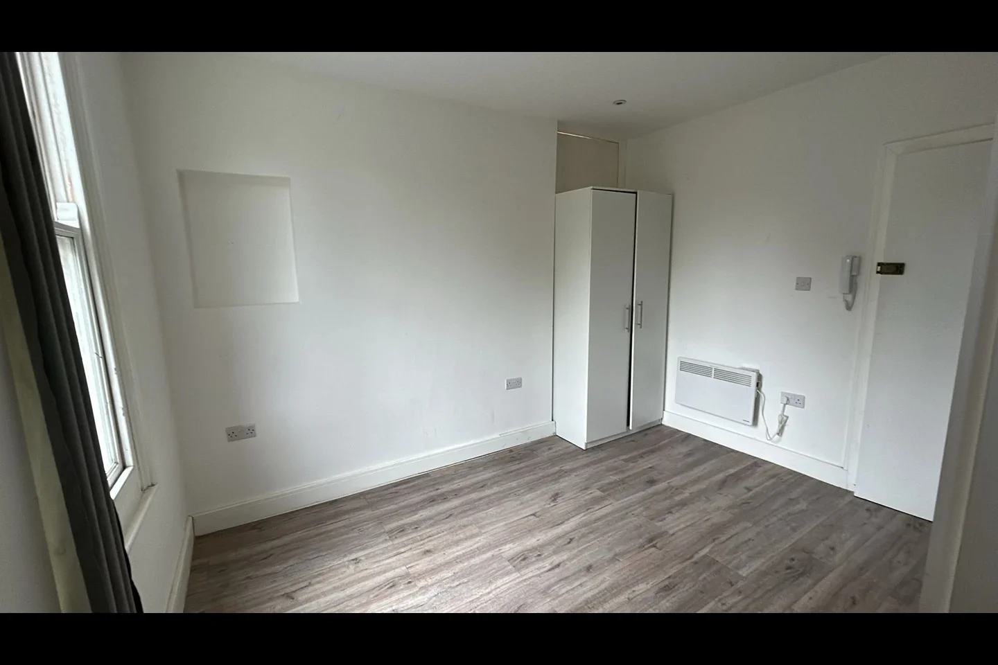 Room East End Road in Greater London