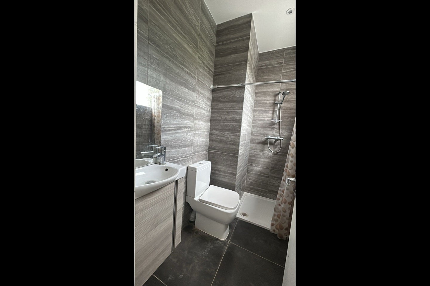 Room East End Road in Greater London