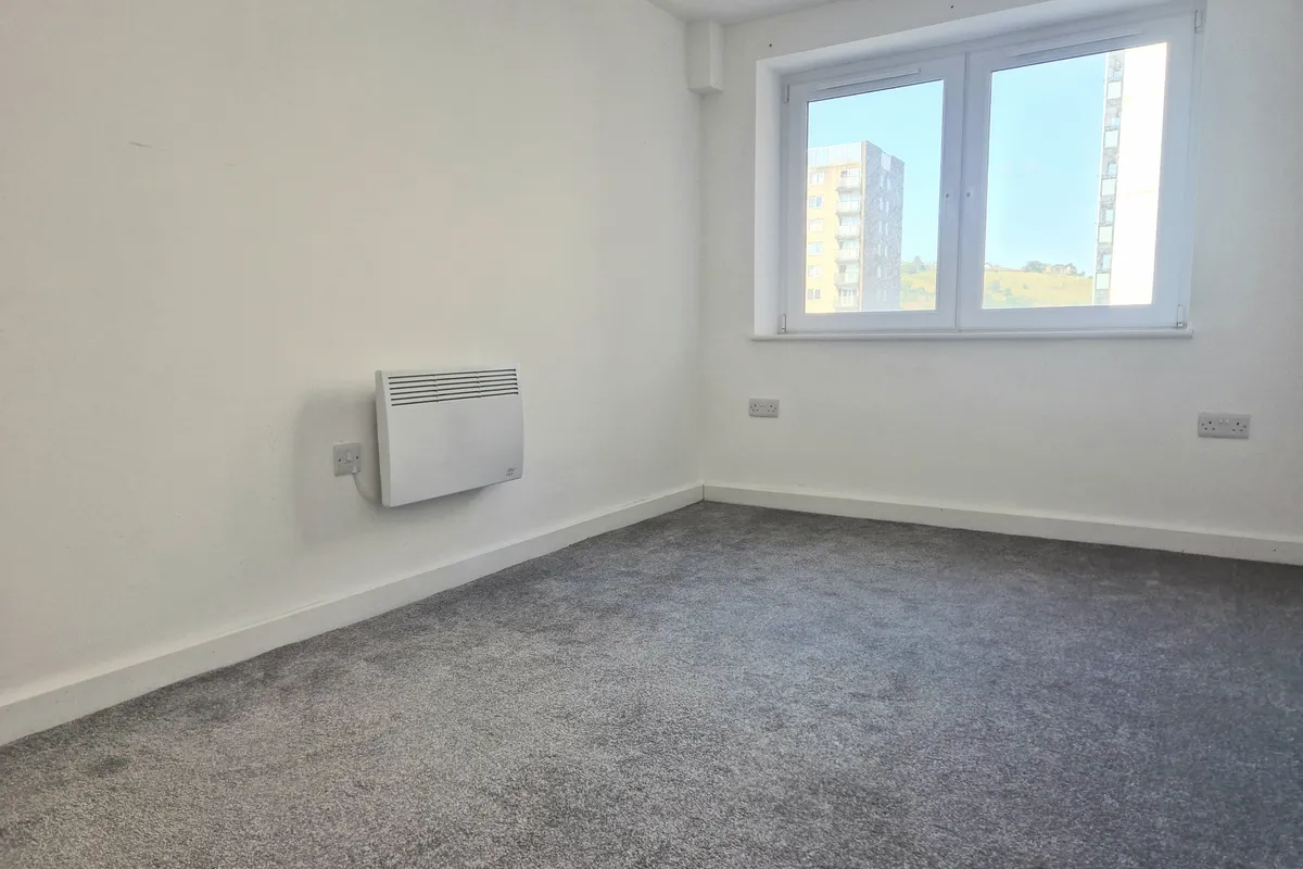 Room Mixenden Road in Calderdale