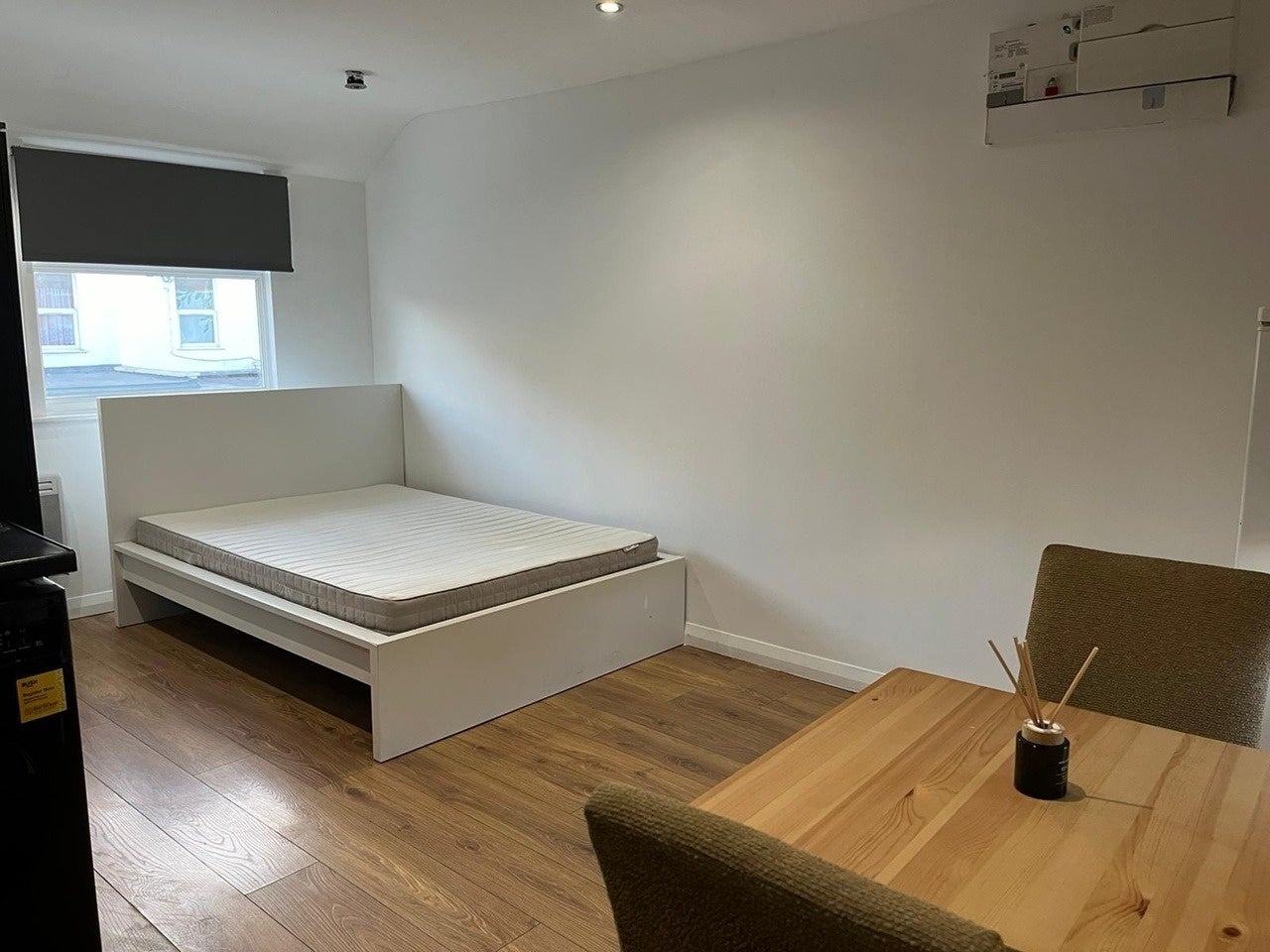 Flat Walpole Road in Greater London