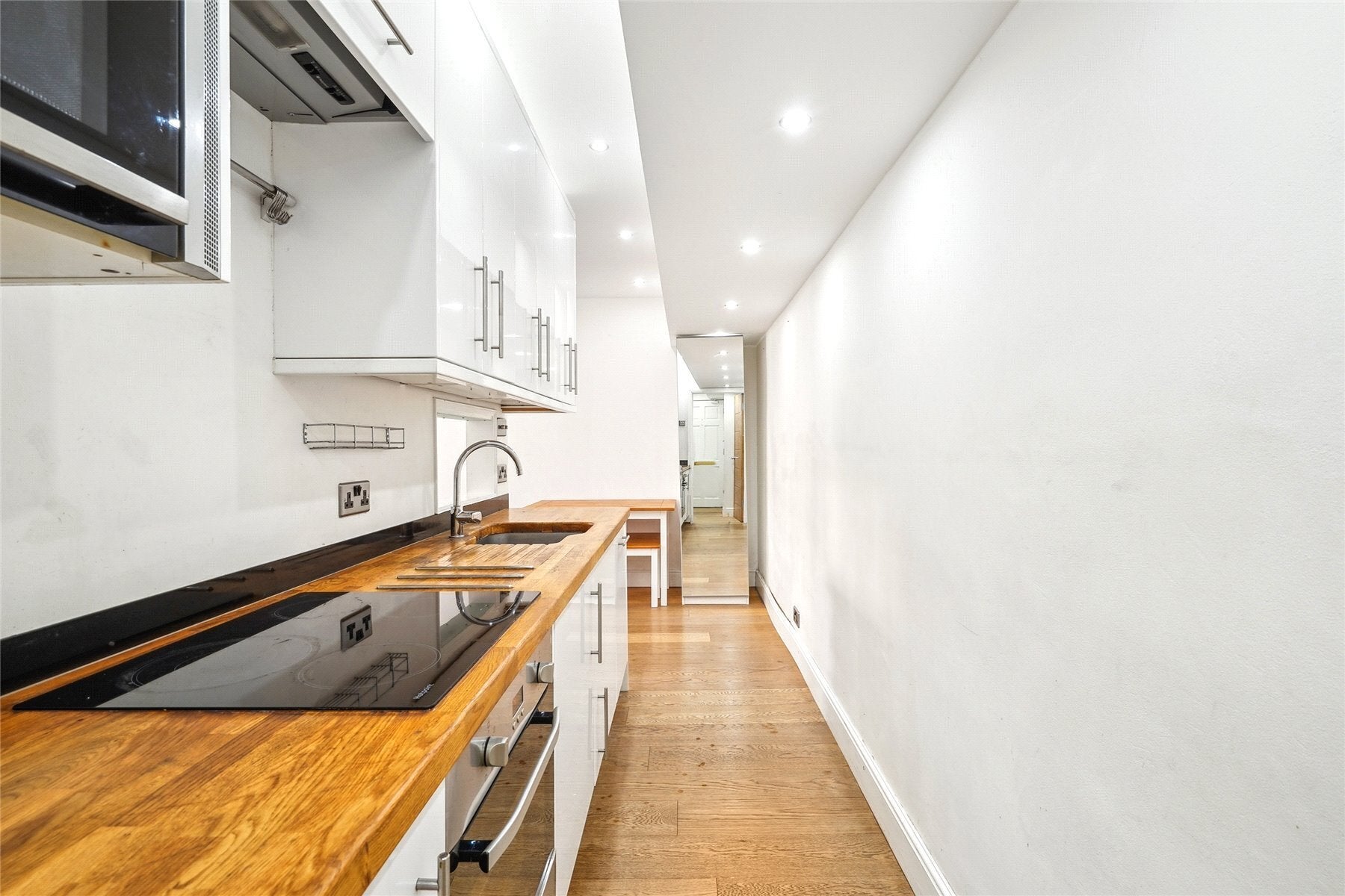 Flat Sloane Avenue in Greater London