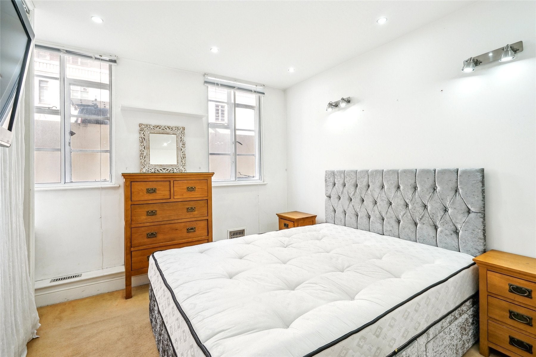 Flat Sloane Avenue in Greater London