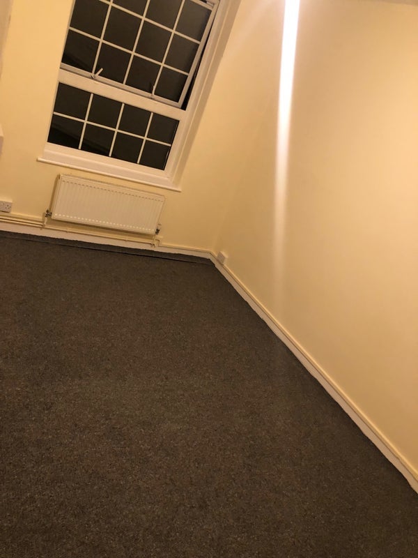 Room Roan Street in Greater London