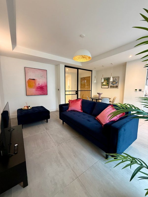 Flat Cliff Villas in London