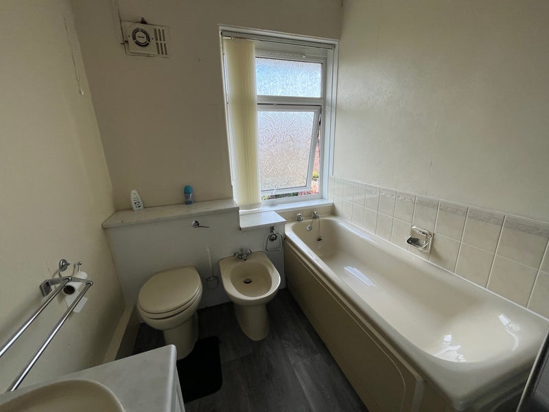 Room Southey Green Road in Sheffield