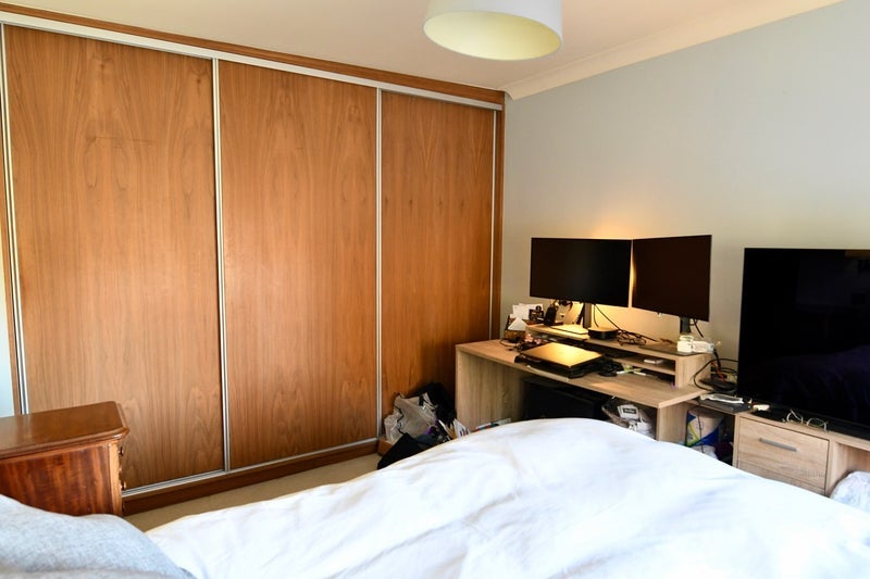 Room Sheen Gate Gardens in Greater London