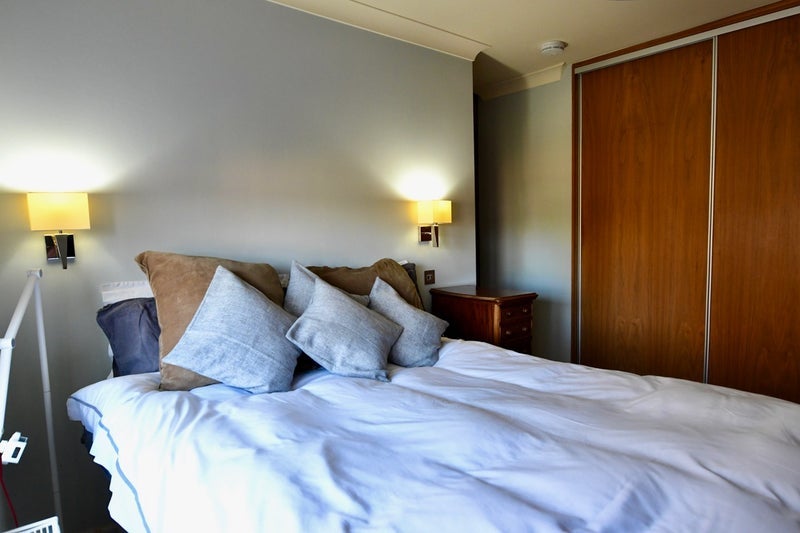 Room Sheen Gate Gardens in Greater London