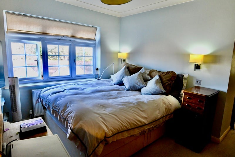 Room Sheen Gate Gardens in Greater London