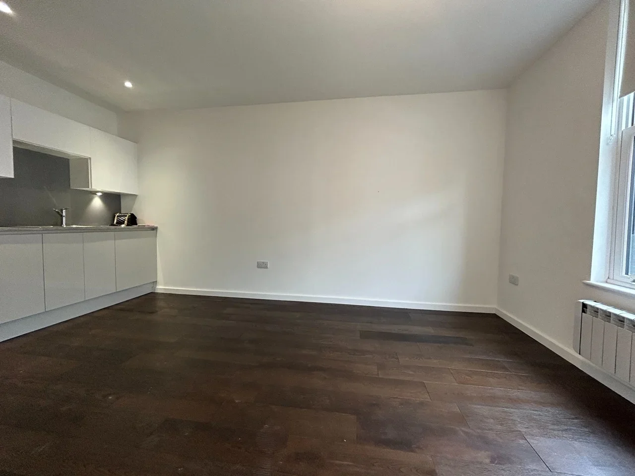 Flat Queen's Drive in Greater London