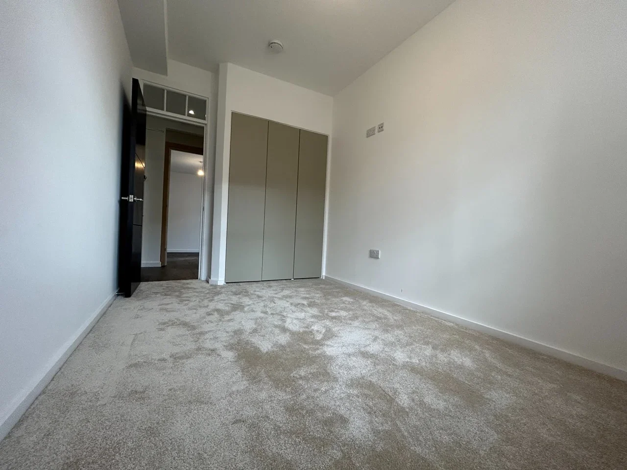 Flat Queen's Drive in Greater London