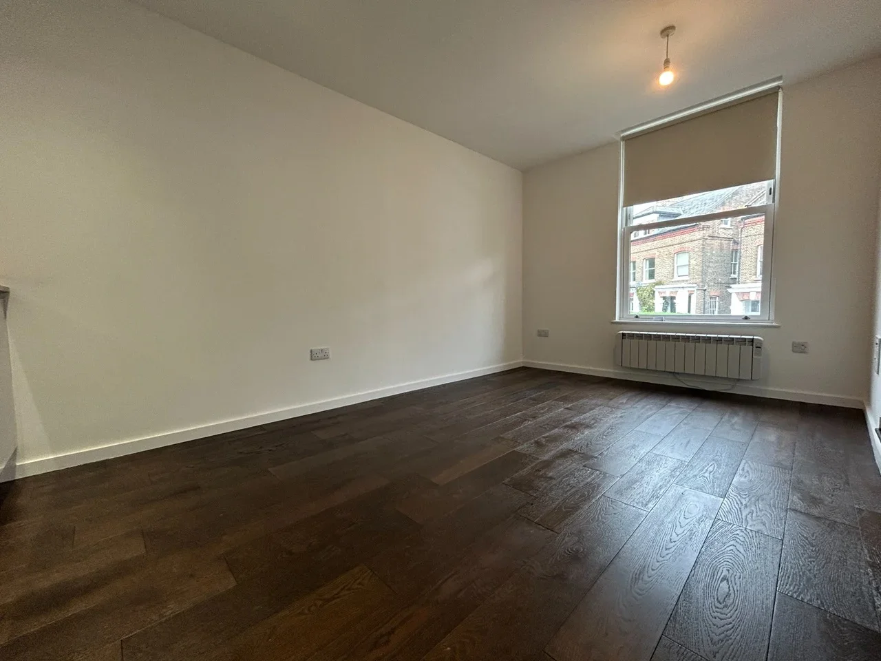 Flat Queen's Drive in Greater London
