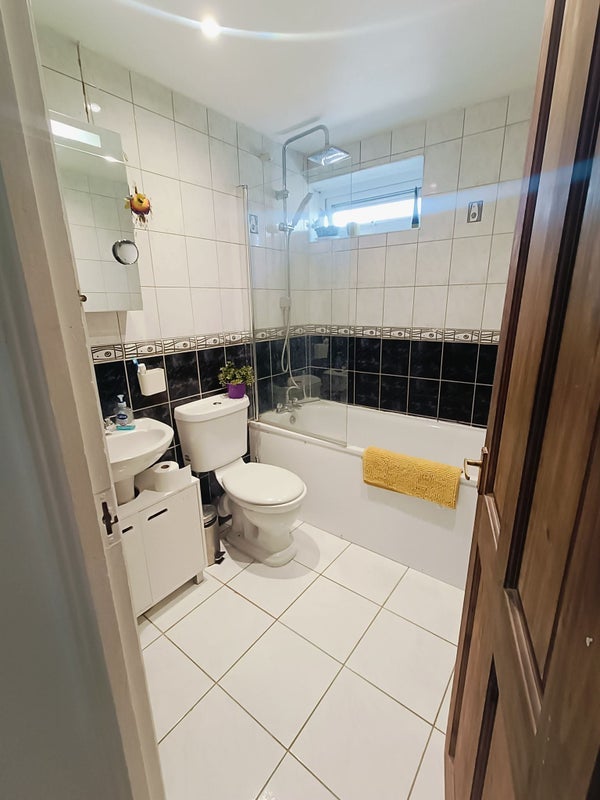 Room Bredgar Road in Greater London