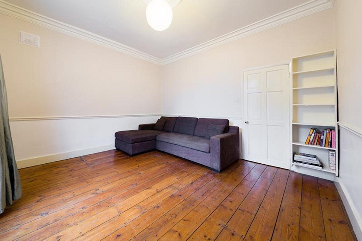 Flat Tredegar Road in Greater London
