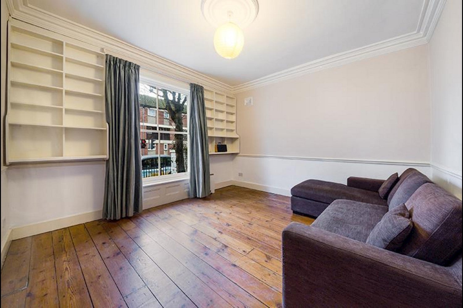 Flat Tredegar Road in Greater London