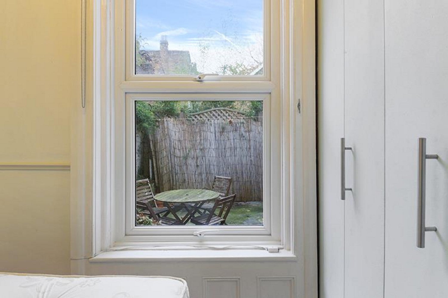 Flat Tredegar Road in Greater London
