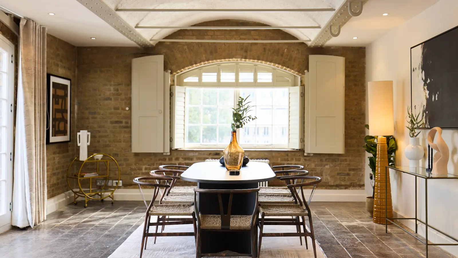 Flat Royal Mint Court in Greater London