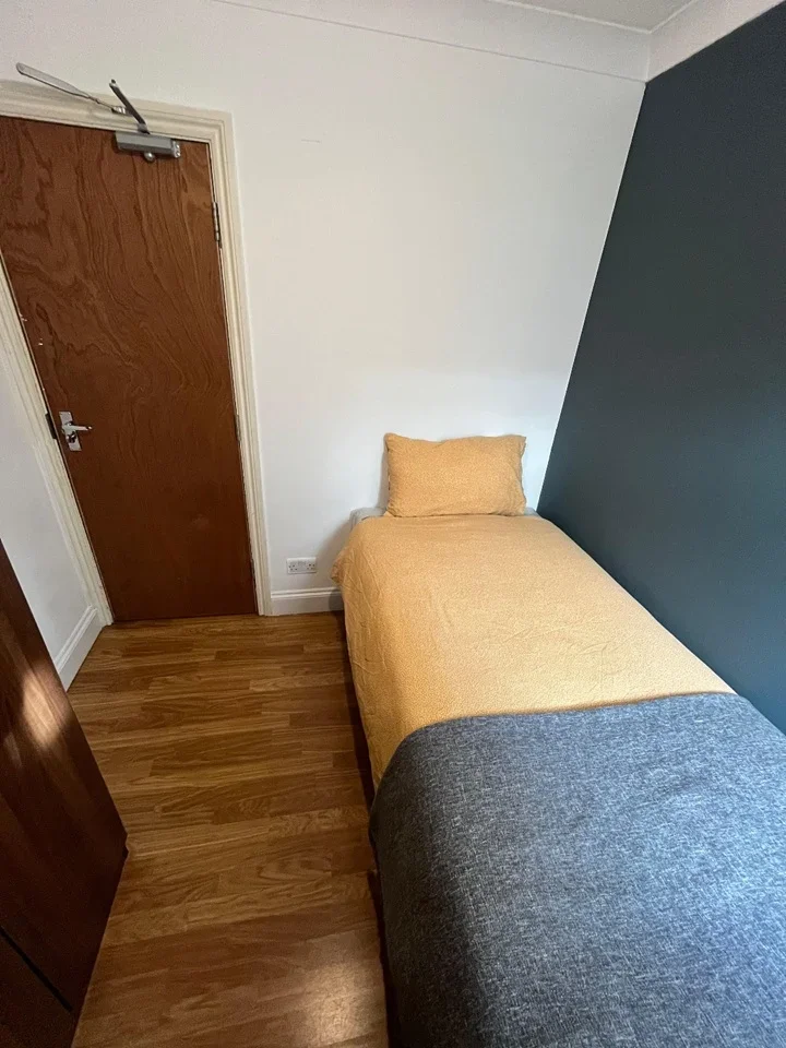 Room Windsor Road in Greater London