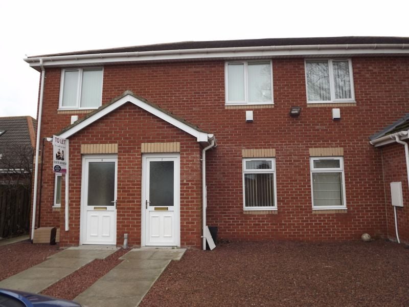 Flat Woodhorn Court in Ashington