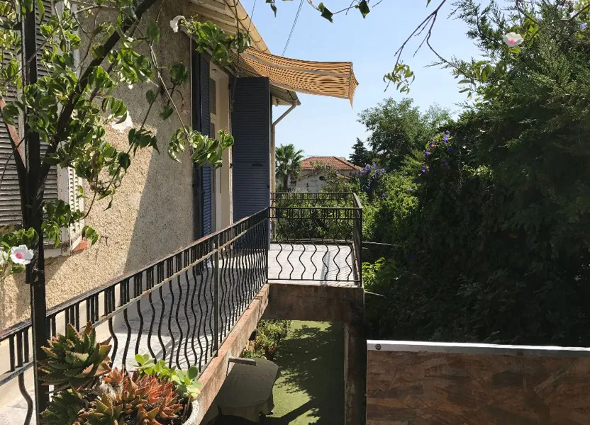Chambre Avenue du Château à Antibes