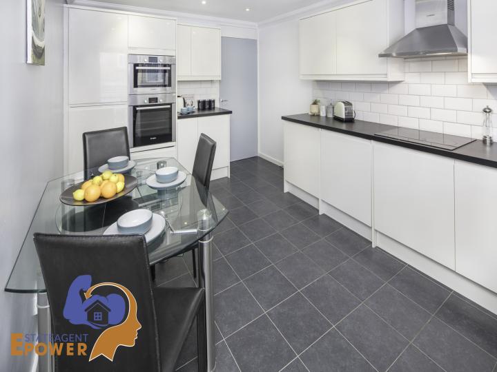 Flat Cartwright Street in Greater London