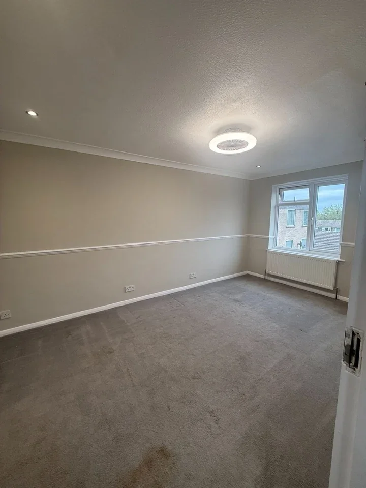 Flat Hetherington Road in Borough of Spelthorne