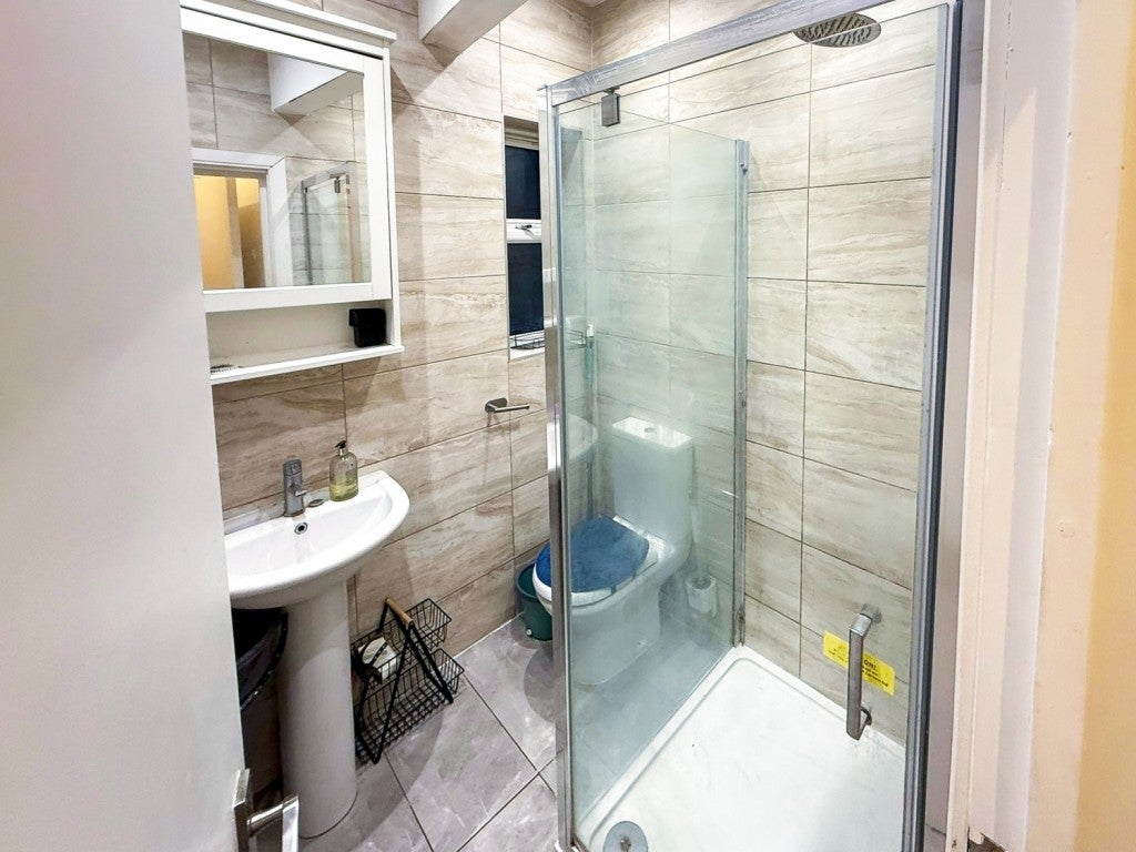 Flat Welldon Crescent in Greater London