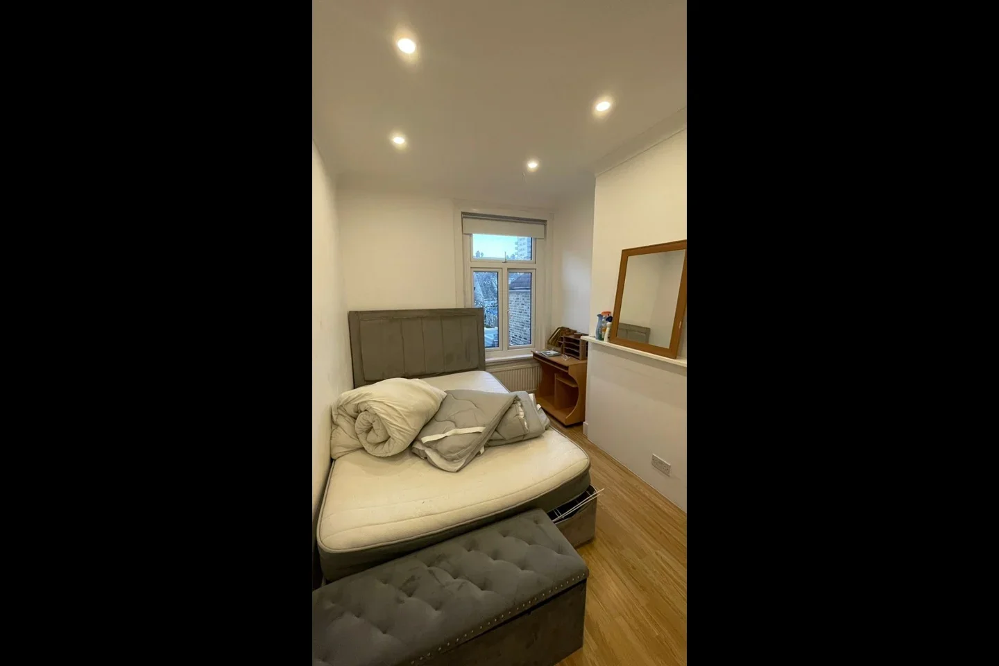 Room Manbey Grove in Greater London