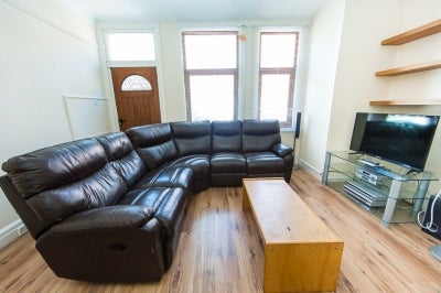 House Burchett Grove in Leeds