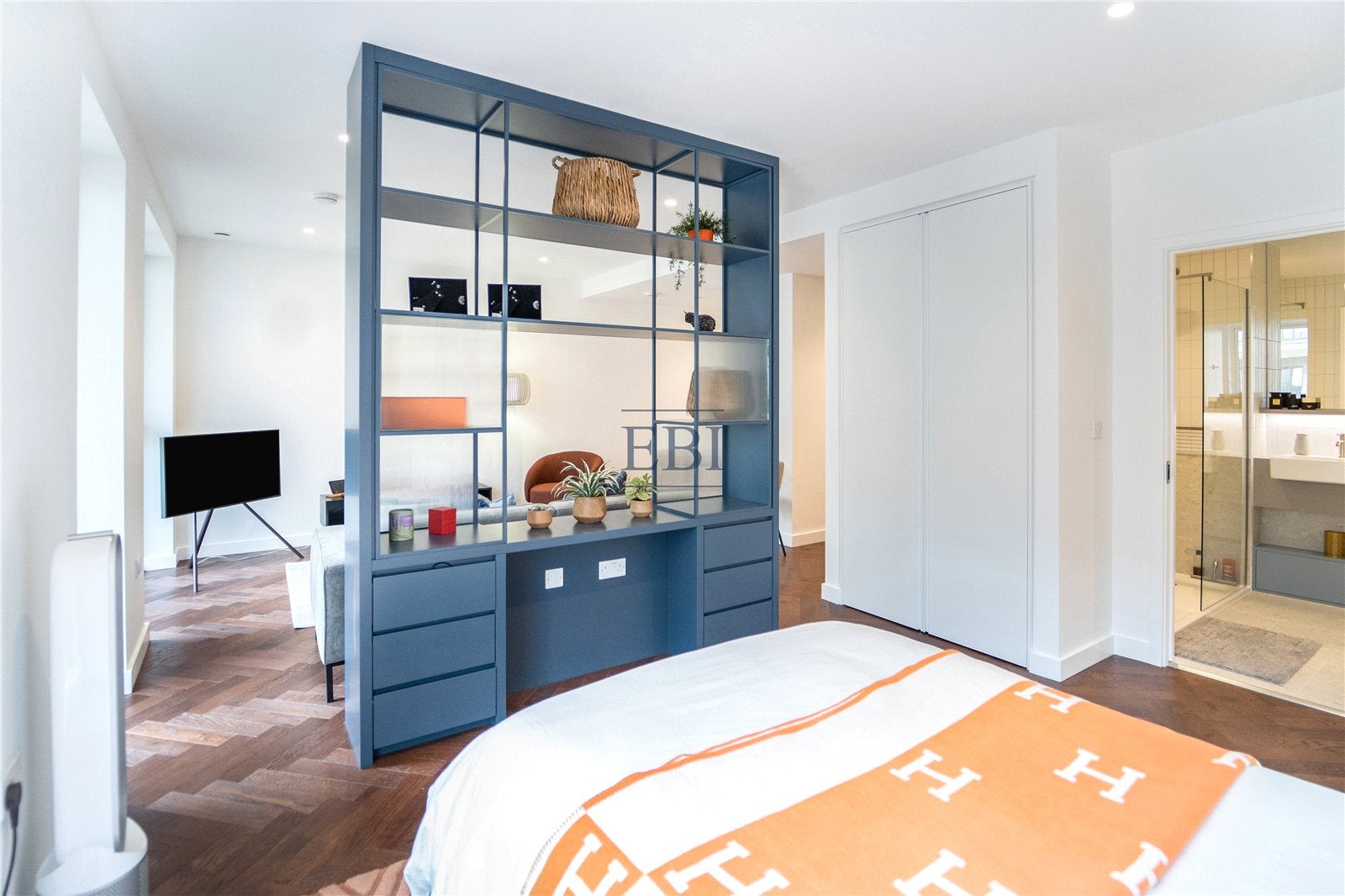 Flat Claremont Road in Greater London