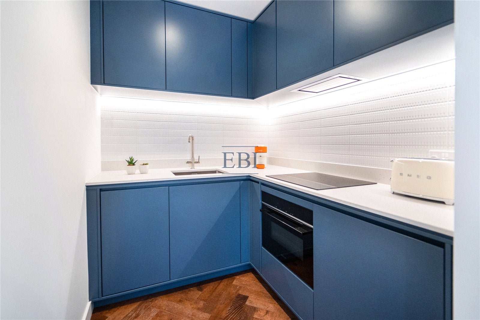 Flat Claremont Road in Greater London