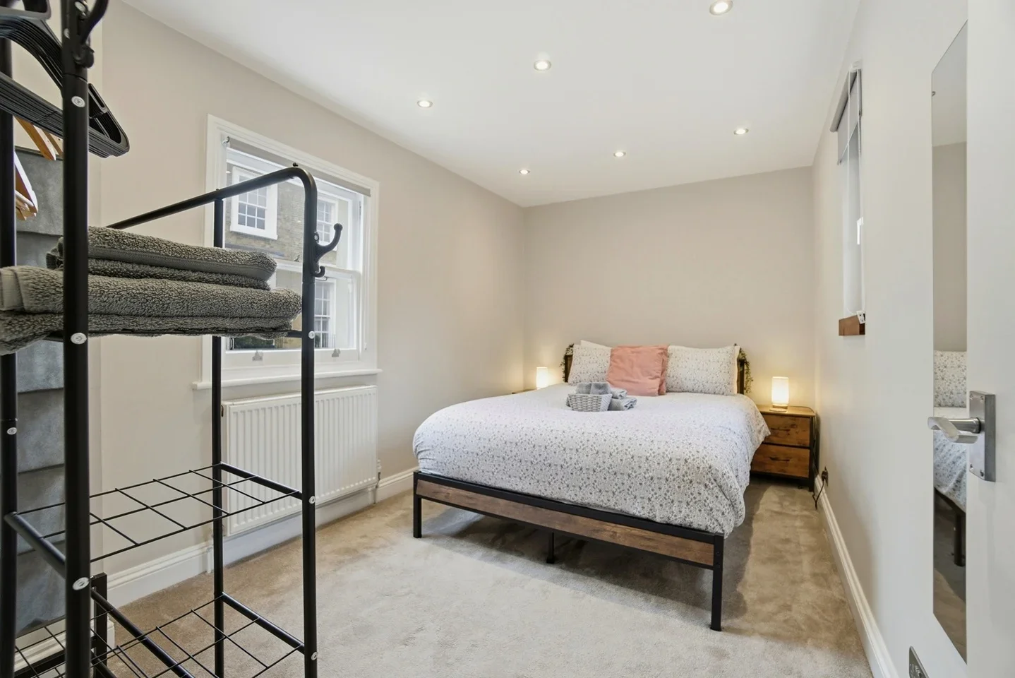 Flat Warwick Way in City of Westminster