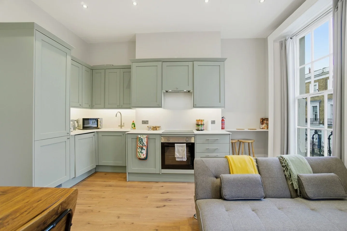 Flat Warwick Way in City of Westminster