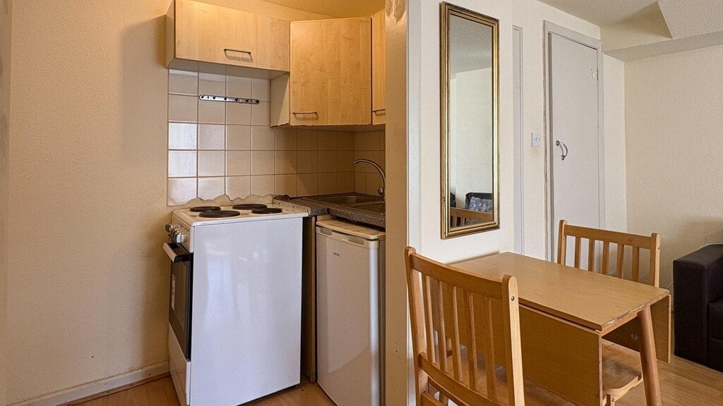 Room Chatsworth Road in Greater London