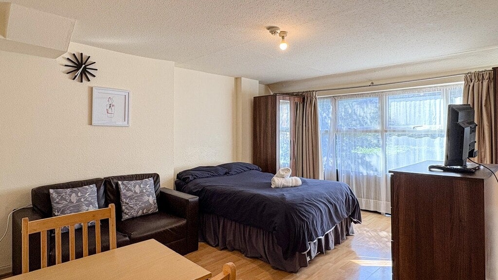 Room Chatsworth Road in Greater London
