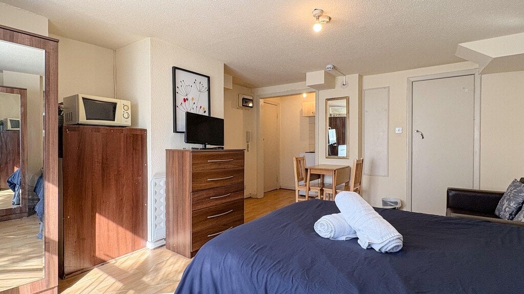 Room Chatsworth Road in Greater London