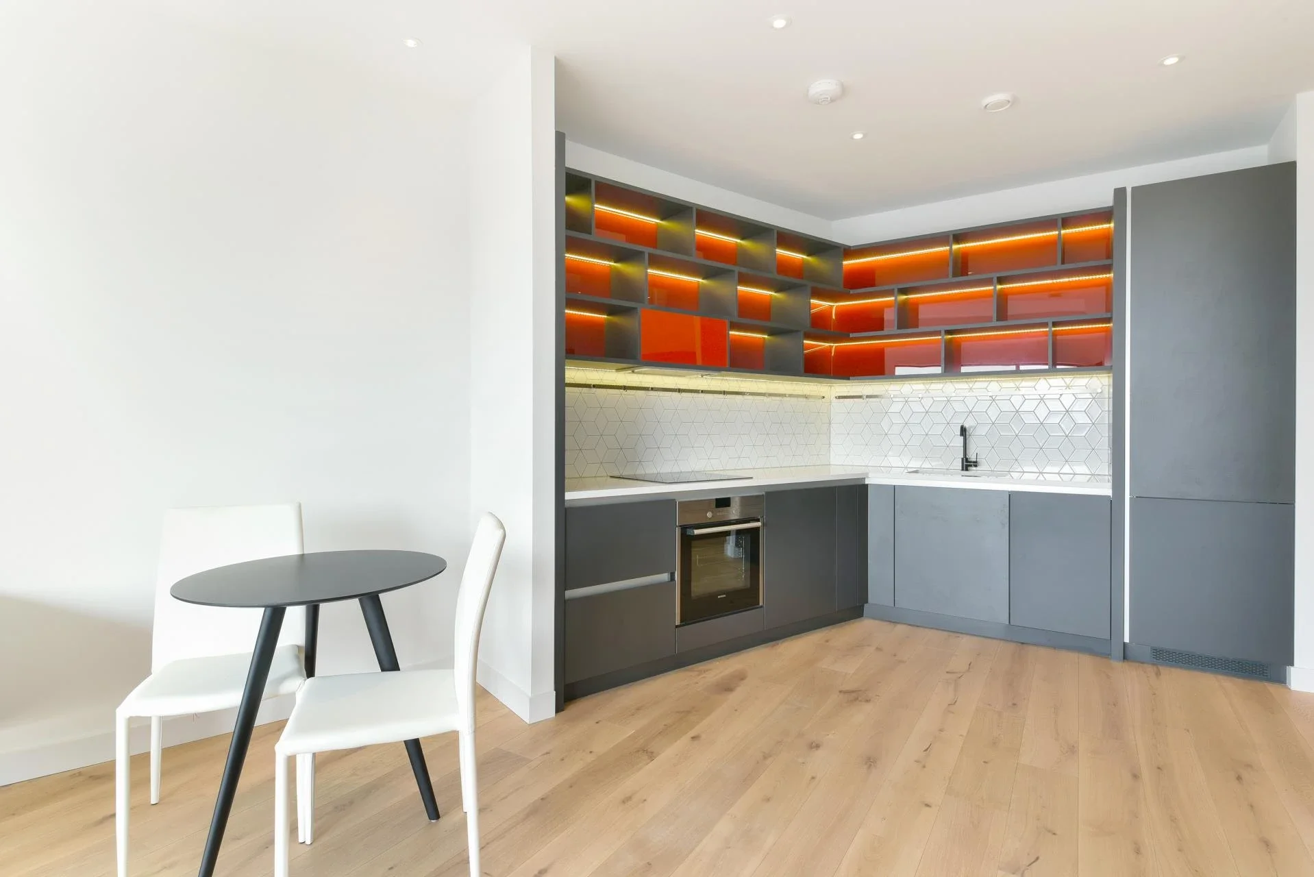 Flat Lyell Street in Greater London