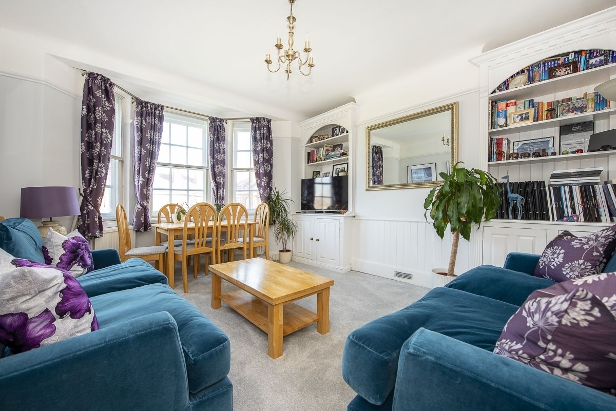 Flat Bromyard Avenue in Greater London