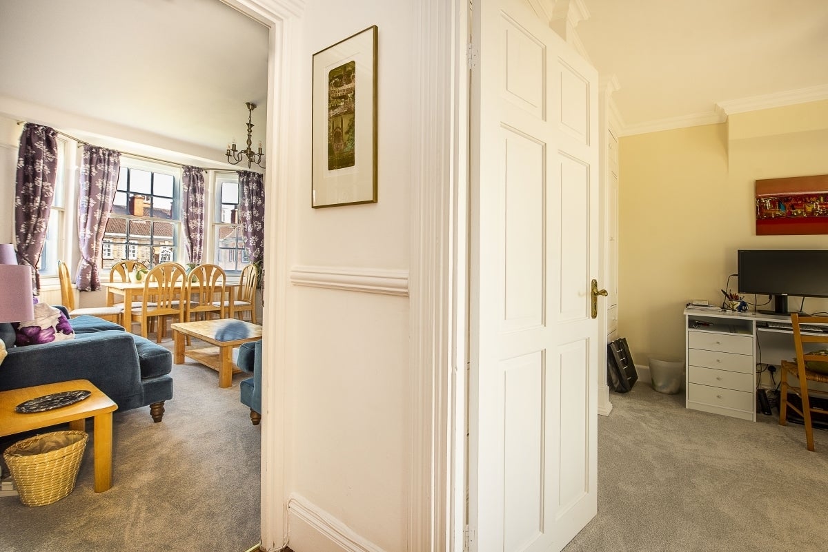Flat Bromyard Avenue in Greater London