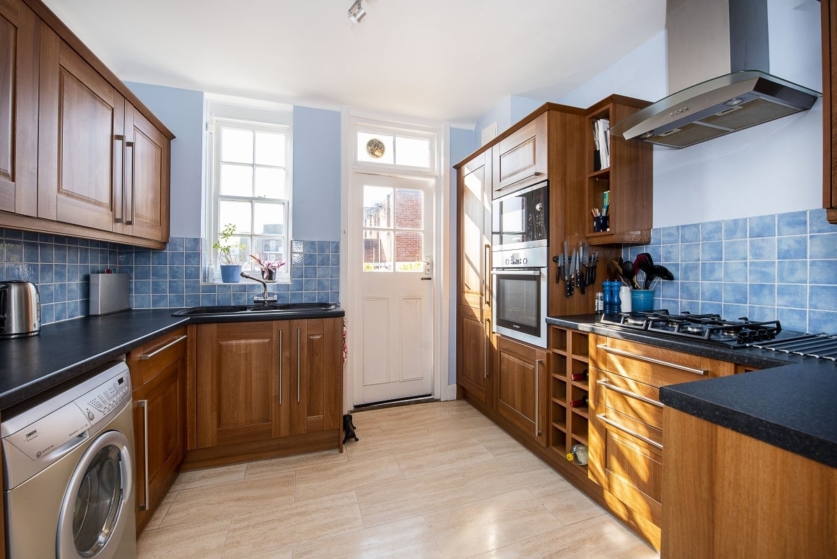 Flat Bromyard Avenue in Greater London