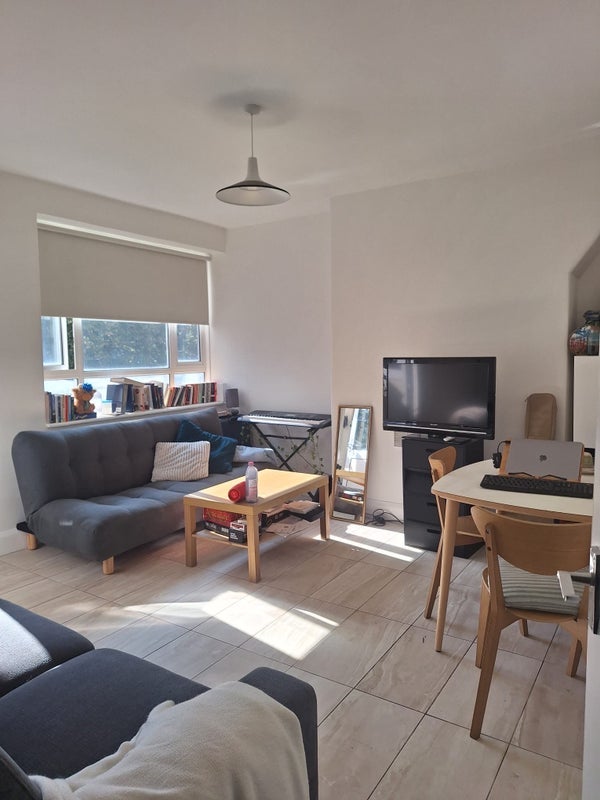 Room India Way in Greater London
