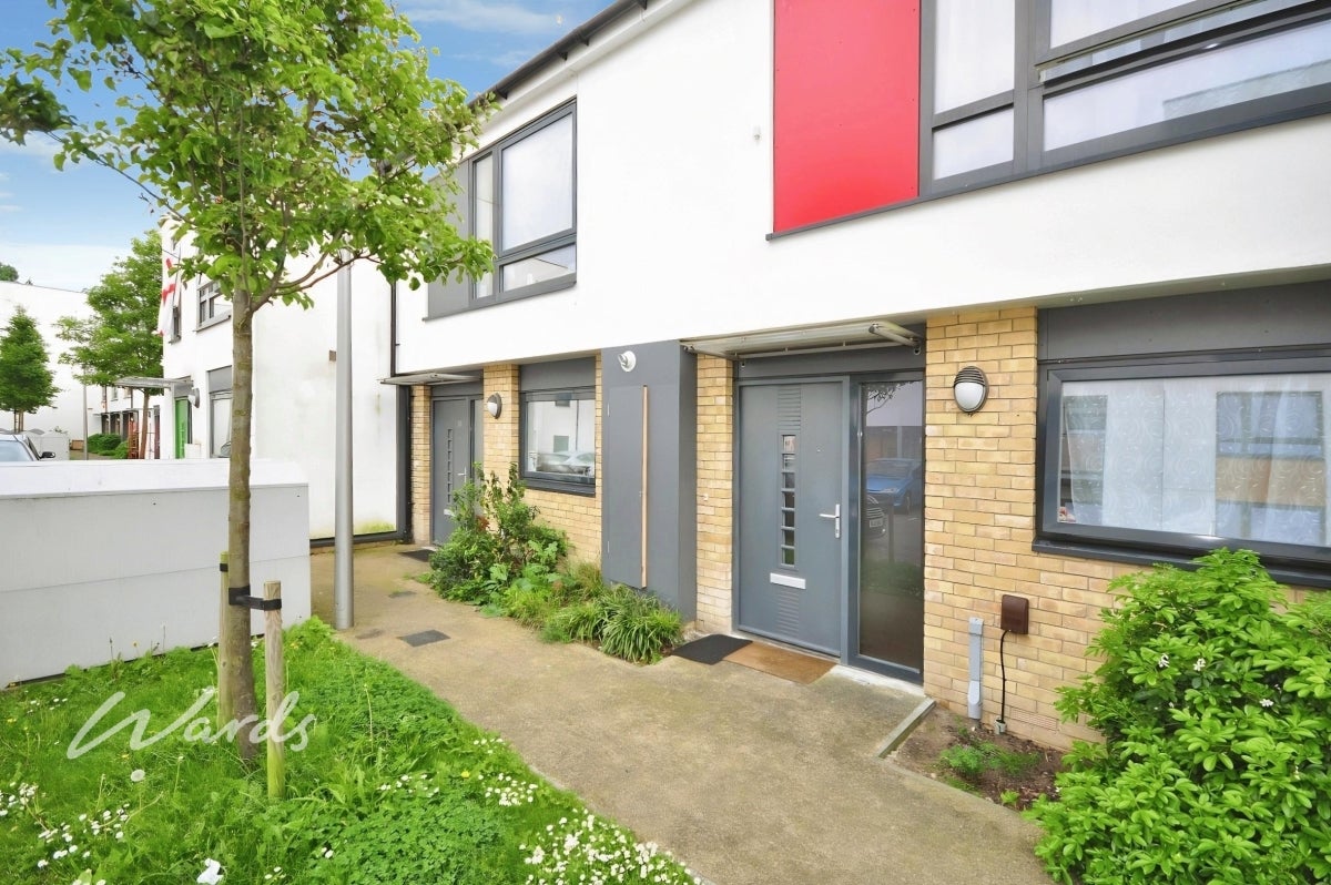 House Strachan Close in Maidstone