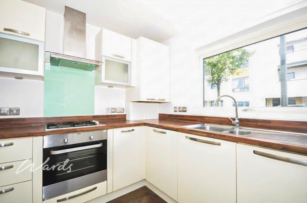 House Strachan Close in Maidstone