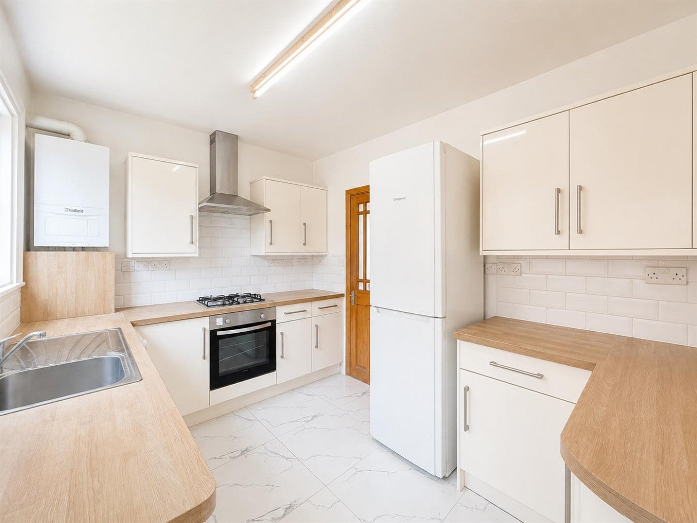 Flat Cranford Lane in Greater London
